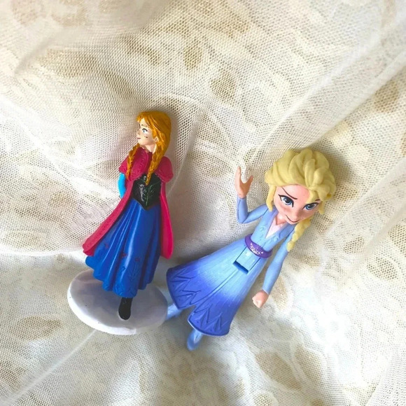 Miniature Disney Frozen Princess Elsa & Anna set of 2 toy figurines - Picture 6 of 6